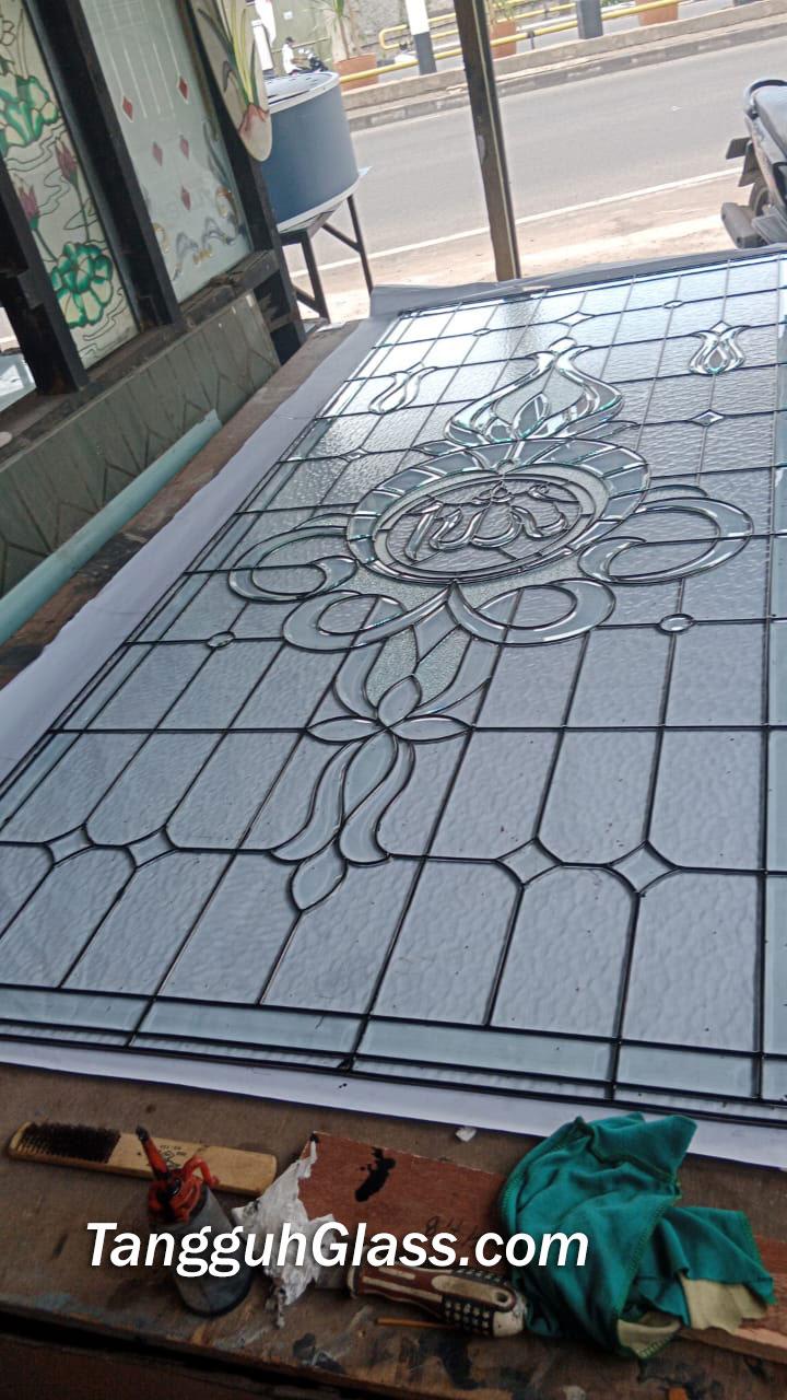 Kaca patri motif daun untuk jendela dan pintu rumah - Tangguh Glass