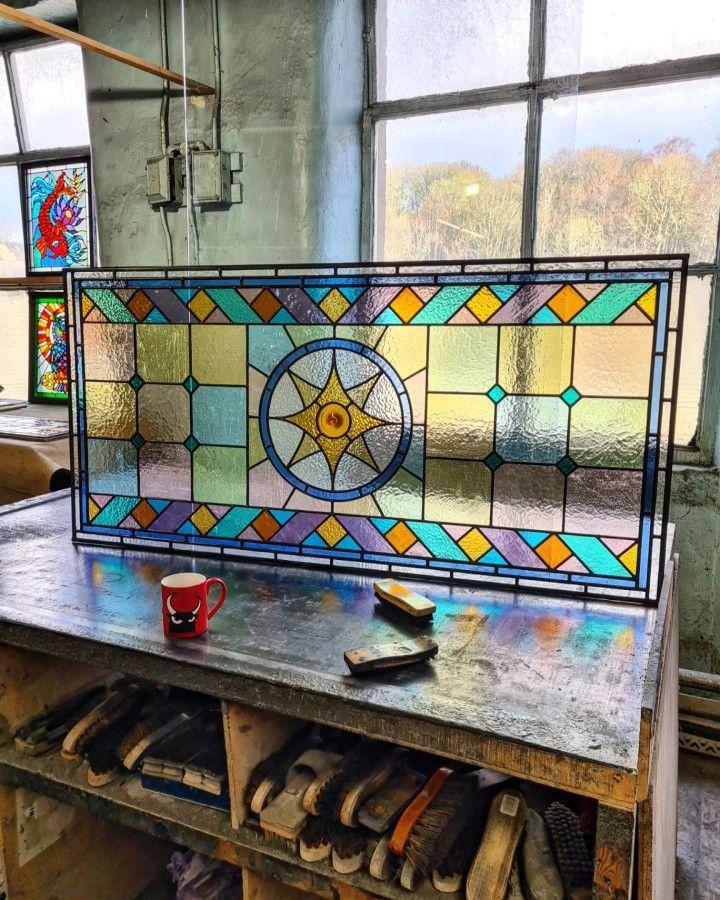 Kaca patri motif batik untuk dekorasi rumah dan kantor - Tangguh Glass